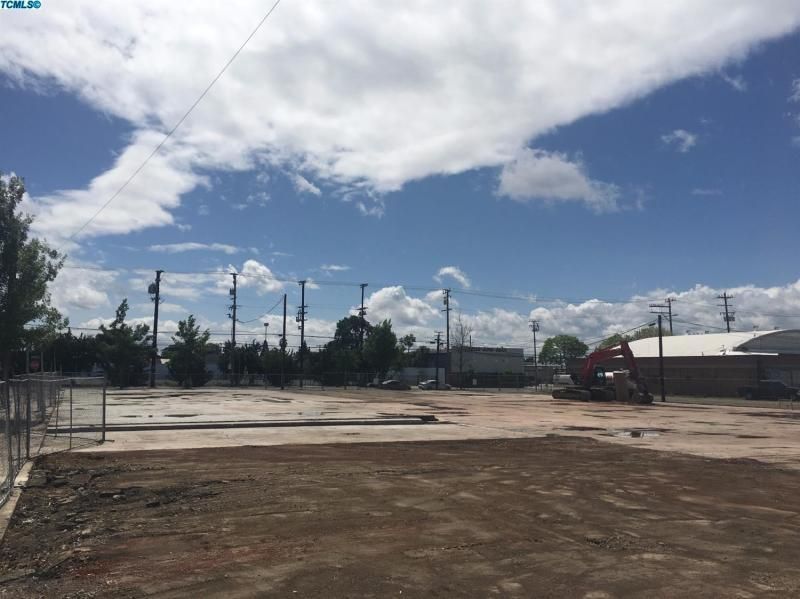 615 E Main St, Visalia, CA 93292